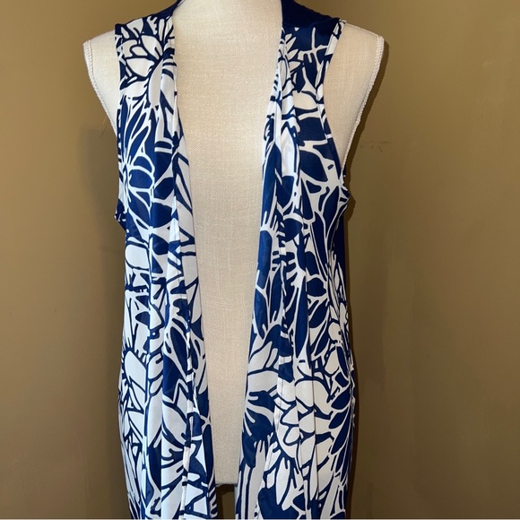 C Brand Knit Open Cardigan Floral Pattern Size L Blue w/ White Sleeveless Poly - Picture 3 of 11